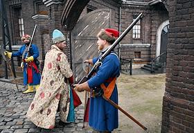 Историческая программа ко Дню народного единства на территории кинопарка 'Москино'. Площадки исторической реконструкции, посвященные событиям Смутного времени, Отечественной войны 1812 года и Великой Отечественной войны, на территории кинопарка