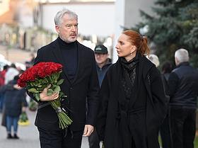 Церемония прощания с телеведущим Юрием Николаевым на Троекуровском кладбище