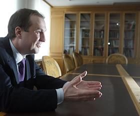 Интервью с управляющим Волго-Вятским банком Сбербанка России Дмитрием Давыдовым в его кабинете