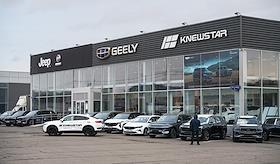 Жанровые фотографии. АЗС Роснефть. Продажа автомобилей с пробегом