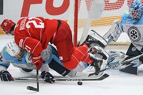 Континентальная Хоккейная Лига (КХЛ). Матч между командами 'Спартак' (Москва) - 'Сибирь' (Новосибирск) на стадионе 'Мегаспорт'