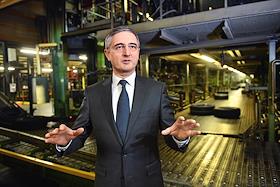 Съемка для интервью в рекламное приложение. Генеральный директор компании Ikon Tyres (Айкон Тайерс) Андрей Пантюхов в производственном цехе завода