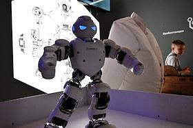 Праздничные мероприятия ко Всемирному дню науки на ВДНХ. Первая в России интерактивная выставка роботов в павильоне № 2 'Робостанция'