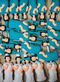 Жанровые фотографии. Работа фабрики новогодних игрушек «Бирюсинка» в Красноярске