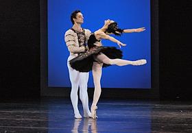 Премьера балетного спектакля 'Майя. Сюита любви' к 100-летию со дня рождения Майи Плисецкой в постановке режиссера Игоря Теплова и хореографа Виктории Литвиновой на сцене Государственного Кремлевского дворца