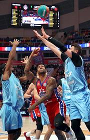 Единая Лига ВТБ. Матч между командами ЦСКА (Москва) - 'Зенит' (Санкт-Петербург) на арене 'Мегаспорт'