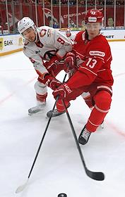 Континентальная Хоккейная Лига (КХЛ). Матч между командами 'Спартак' (Москва) - 'Автомобилист' (Екатеринбург) на стадионе 'Мегаспорт'