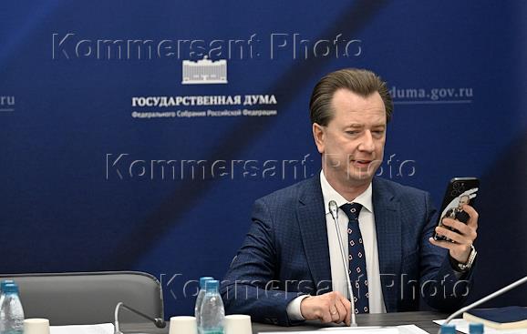 Заседание комитета Государственной думы (ГД) России по экологии, природным ресурсам и охране окружающей среды на тему 'О внесении изменений в статью 25–1 Федерального закона 'Об охране озера Байкал' в ГД России