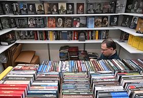 Международная ярмарка интеллектуальной литературы 'non/fictioN27' в Гостином дворе