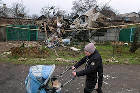 Последствия обстрела в Горловке (ДНР), в результате которого погибла женщина