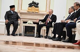 Президент России Владимир Путин и президент Индонезии Прабово Субианто во время встречи в Кремле