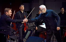 Пять мировых премьер для большого ансамбля и электроники под управлением Федора Леднёва в рамках программы 'Русская музыка 2.0' в Доме культуры 'ГЭС-2'