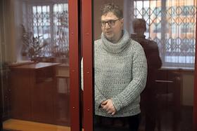 Вынесение меры пресечения правозащитнице Ларисе Захаровой и адвокату Роману Качанова в Ленинском районном суде в Екатеринбурге