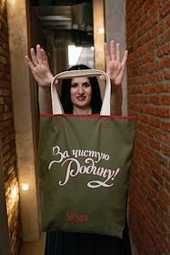 Издатель российской версии журнала 'Yoga Journal' Хатуна Кобиашвили в Yoga-студии