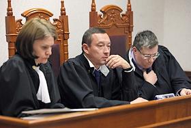 Судебное заседание по делу Василия Сизикова, бывшего главы Серовского городского округа об оспаривании решения думы СГО о лишении его полномочий главы в результате утраты доверия