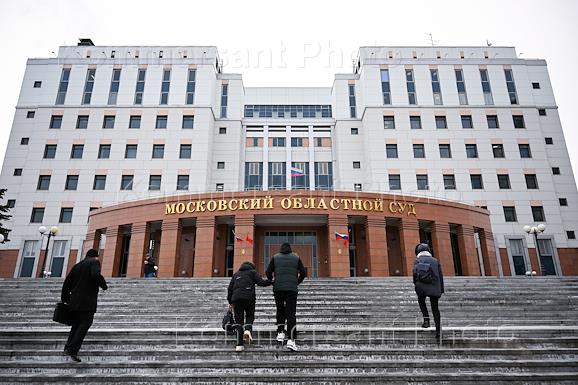 Судебное заседание по делу пасынка рок-музыканта Стаса Намина Романа Ткаченко, обвиняемого в убийстве сводного брата и родной бабушки, в Московском областном суде