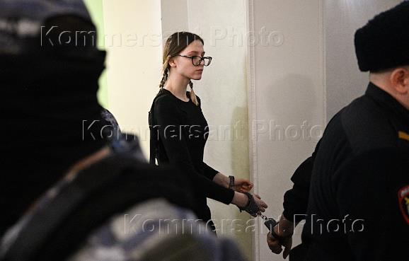 Судебное заседание по делу Полины Костиковой, вербовавшей новобранцев в украинскую террористическую организацию 'Русский Добровольческий Корпус' (РДК) во Втором западном окружном военном суде