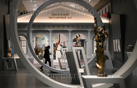 Выставка 'Эпоха Неизвестного. К 100-летию художника', посвященная творчеству Эрнста Неизвестного (1925–2016), в Третьяковской галерее