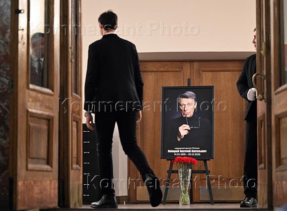 Церемония прощания с народным артистом России Анатолием Лобоцким в Московском академическом театре имени Вл. Маяковского