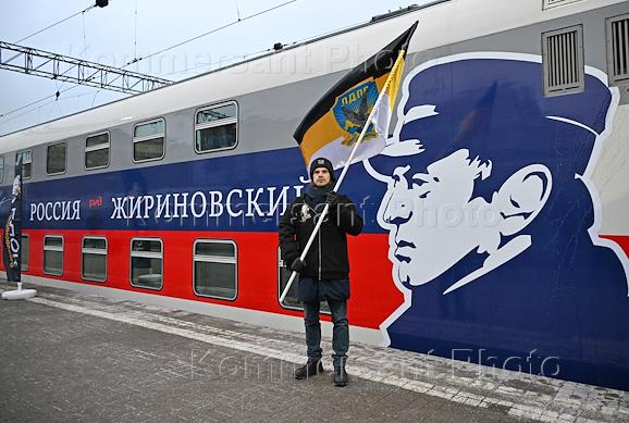 Первый тематический поезд с вагоном «Россия. Жириновский» отправился с Казанского вокзала в Москве