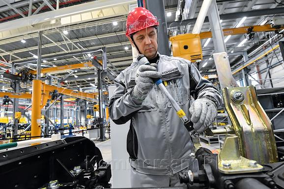 Церемония запуска производства тяжелых полноприводных грузовых автомобилей БАЗ на производственной площадке в Шушарах