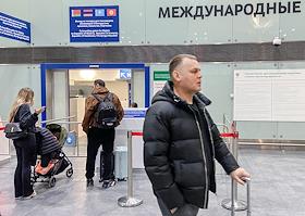 Жанровые фотографии. Пассажиры в аэропорту Пулково