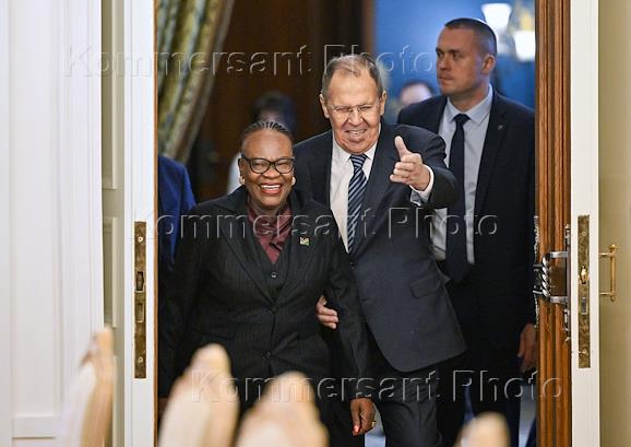 Переговоры министра иностранных дел России Сергея Лаврова с министром международных отношений и торговли Республики Намибии Сельмой Ашипалой-Мусавьи