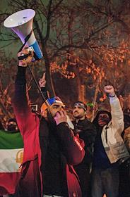 Митинг в поддержку протестов в Иране. Участники митинга у здания посольства Ирана в Ереване