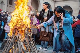 Празднование праздника 'Трндез' в Ереване
