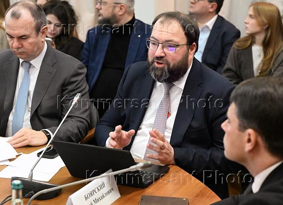 Заседание комитета Государственной думы (ГД)России по информационной политике, информационным технологиям и связи с участием министра цифрового развития, связи и массовых коммуникаций России Максуд Шадаев в ГД России
