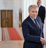 Пленарное заседание Государственной думы (ГД) России. Депутаты в кулуарах