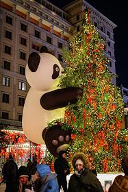Жанровые фотографии. Праздничные украшения Манежной площади к Китайскому Новому году