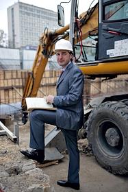 Генеральный директор компании 'Форт-Инжениринг' Игорь Мельников в офисе компании и на строительных объектах