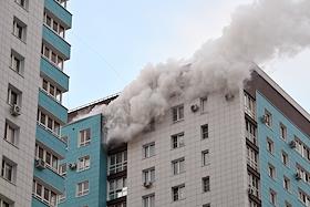 Пожар в жилом доме в микрорайоне Кузьминки в Омске