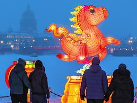 Фестиваль китайских (Цзыгунских) фонарей 'Счастливый праздник весны' на стрелке Заячьего острова