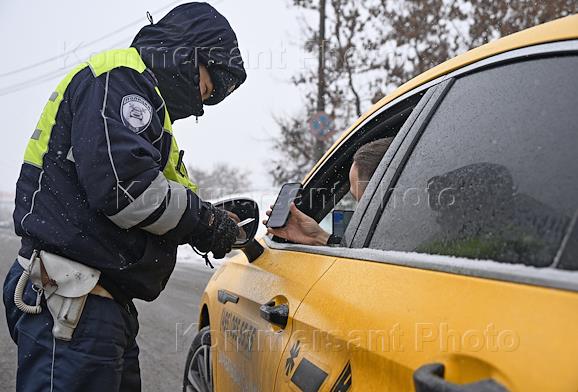 Работа сотрудников Государственной инспекции безопасности дорожного движения (ГИБДД)