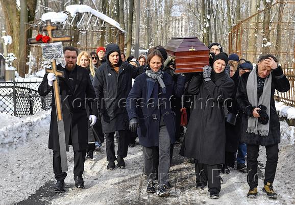Похороны солиста группы Shortparis Николая Комягина на Смоленском кладбище