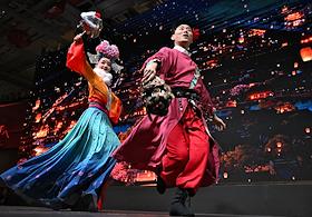 Праздник китайских фонарей в фудмолле 'Три вокзала. Депо' в рамках фестиваля 'Китайский новый год в Москве'