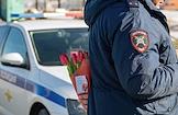 Поздравление сотрудниками ГИБДД женщин-водителей с Международным женским днем (8 марта) в Санкт-Петербурге