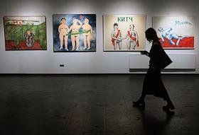 Выставка 'Рожденный в СССР. Искусство Аркадия Петрова' работ московского художника Аркадия Петрова, в культурно-просветительском центре 'Эрмитаж-Урал'