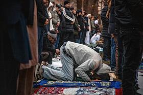 Празднование Ураза-байрам у Соборной мечети в Санкт-Петербурге