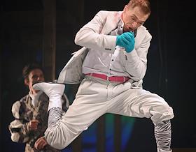 Пресс-показ спектакля 'Иллюзия' по пьесе Пьера Корнеля в постановке режиссера Марины Брусникиной на сцене Российского академического молодежного театра (РАМТ)