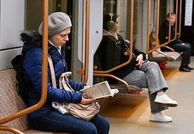 Жанровая съемка. Чтение книг в метро