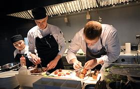 Ужин по случаю открытия ресторана Motto Azabu в гостинице Метрополь