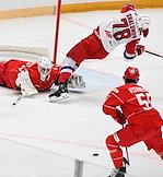 Континентальная Хоккейная Лига (КХЛ). Плей-офф 1/8 финала Кубка Гагарина. Матч между командами 'Спартак' (Москва) - 'Локомотив' (Ярославль) на стадионе 'Мегаспорт'