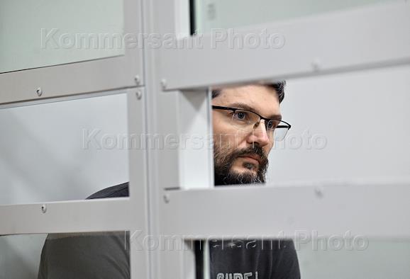 Оглашение приговора по делу приемного сына рок-музыканта Стаса Намина Романа Ткаченко, обвиняемого в убийстве сводного брата и родной бабушки, в Московском областном суде