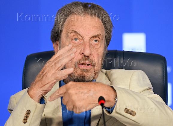 Пресс-конференция, посвященная визиту в Россию международного инвестора, исследователя космоса и ядерных технологий, предпринимателя Э. Маска, в пресс-центре ТАСС