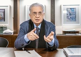 Директор Государственного Эрмитажа Михаил Пиотровский во время интервью