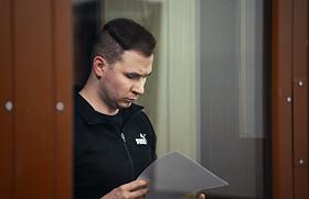 Заседание суда по делу старшего оперуполномоченного 4-го отдела Бюро специальных технических мероприятий (БСТМ) МВД России Антона Нестерова, обвиняемого в получении взятки в особо крупном размере и в неправомерном доступе к компьютерной информации, который привел к тяжким последствиям, в Басманном районном суде