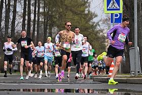 Забег 'Апрель' массовый старт на 5 км на территории Олимпийского комплекса 'Лужники'